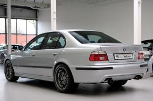 BMW M5 2001 года  (EU)